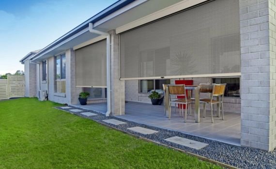 Windproof outdoor blinds