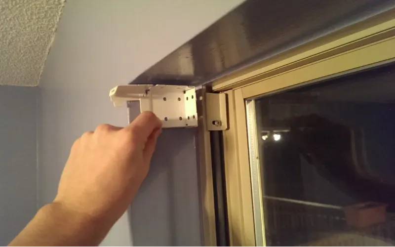 Insert The Headrail Carefully In The Bracket