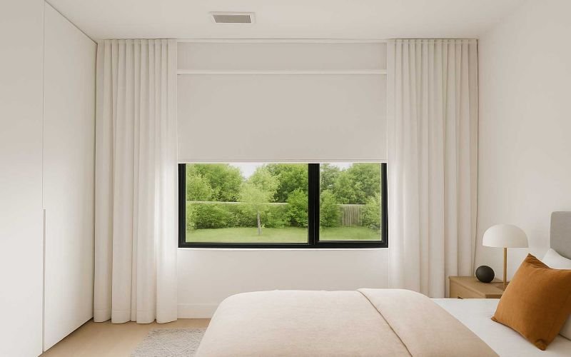 Do’s and Don’ts of Pairing Curtains Over Blinds