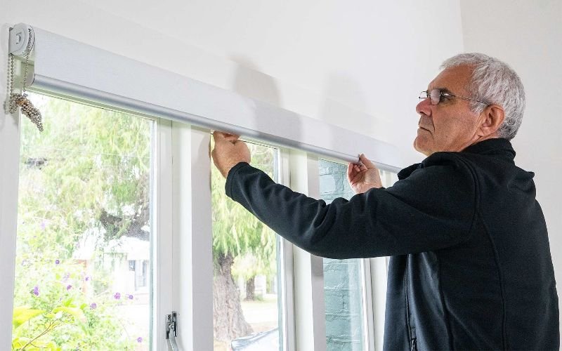 Easy Ways To Remove Blinds From Windows