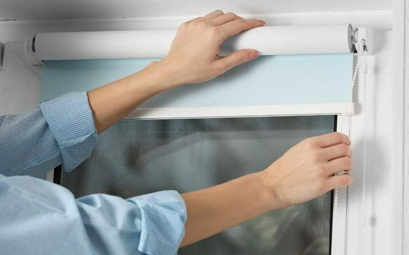 Removing Blinds Without Tools